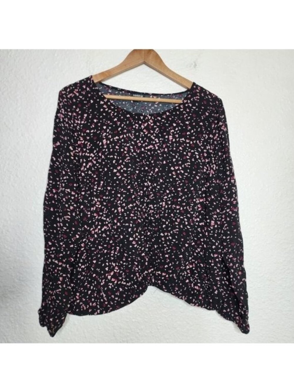 Torrid Challis Twist Front Crop Top Women's Plus Size 2X Heart Print Black